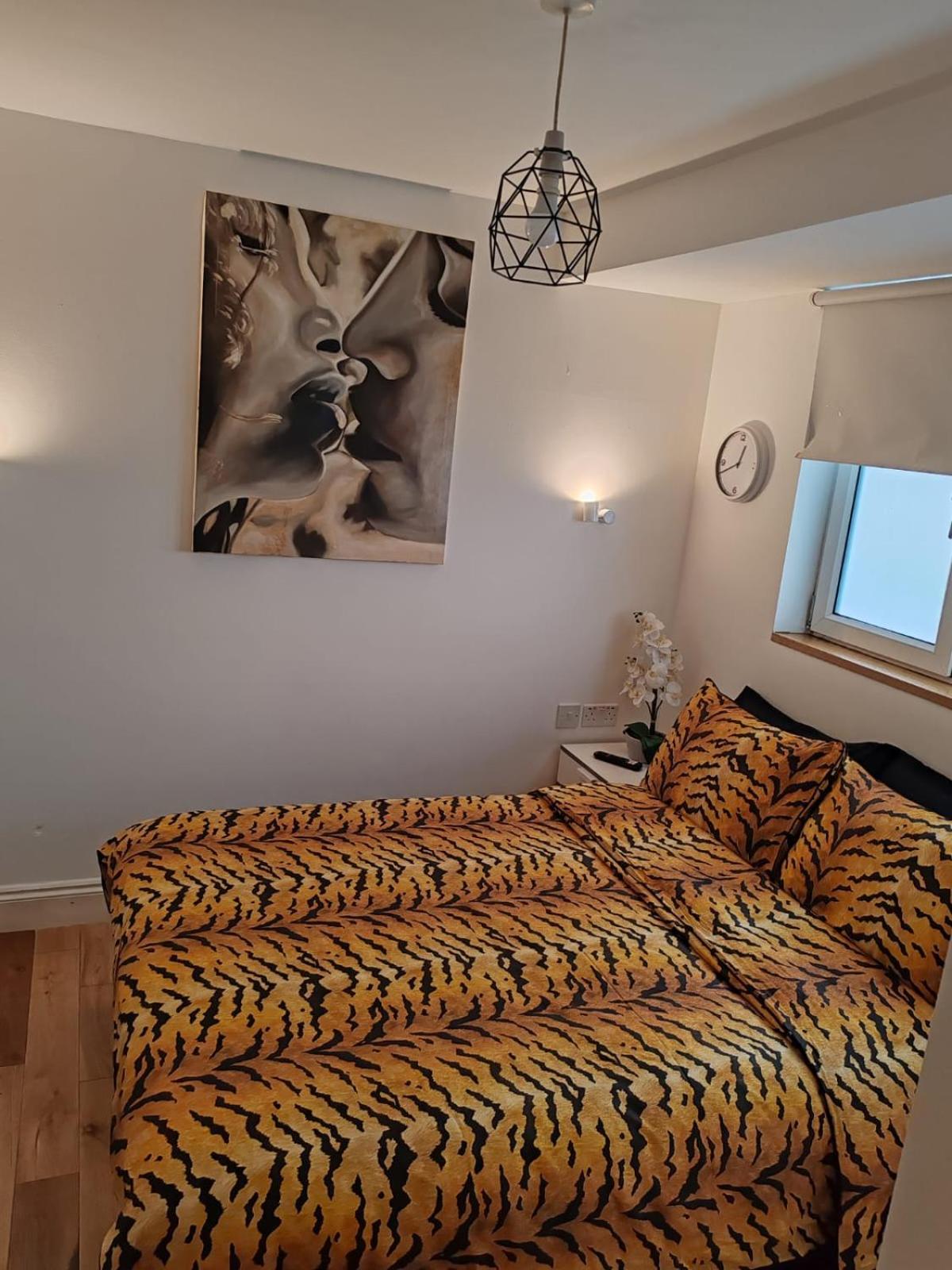 Lgbtq-Double Room Лондон Экстерьер фото